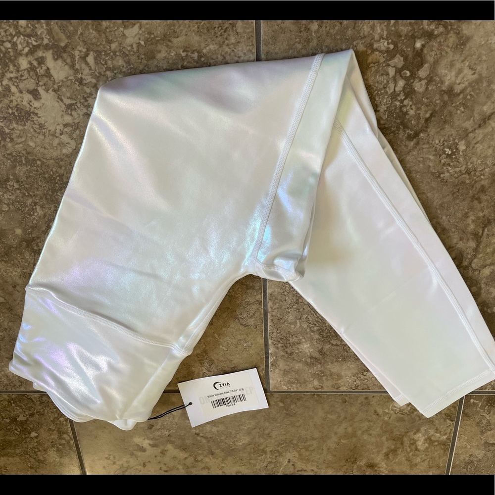 ZYIA White Unicorn Luxe Leggings 7/8 24” Size 6-8